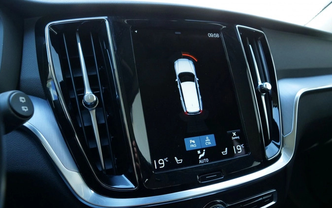 Volvo V60 cena 139900 przebieg: 46500, rok produkcji 2021 z Węgrów małe 596
